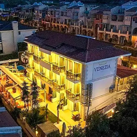Venezia Alacati فندق 5*