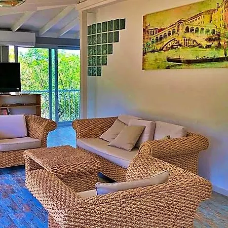 Venezia Alacati فندق 5*